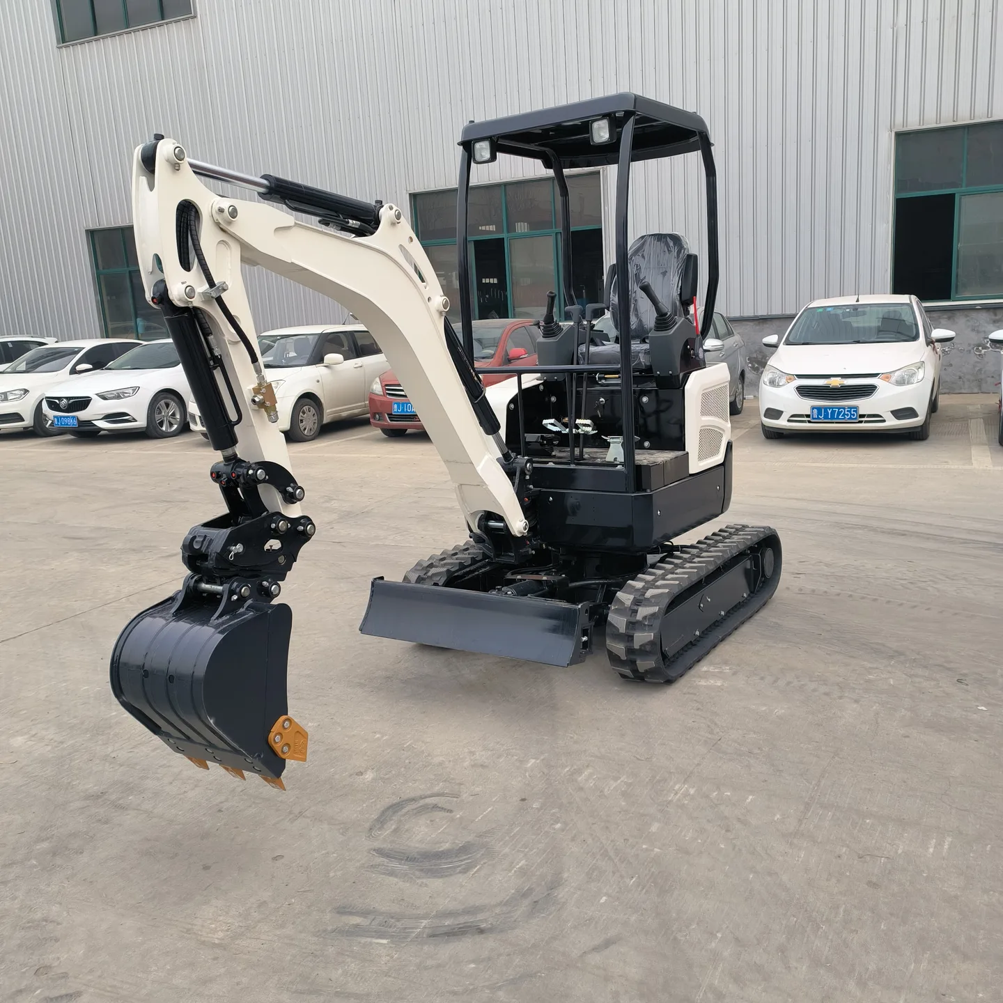 YN18 Mini Crawler Excavator — 1