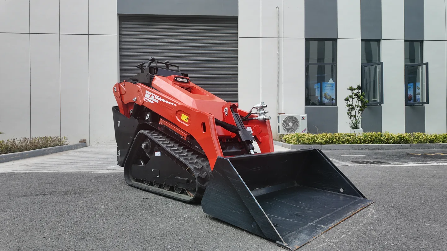 V1000 Compact Track Loader — 1