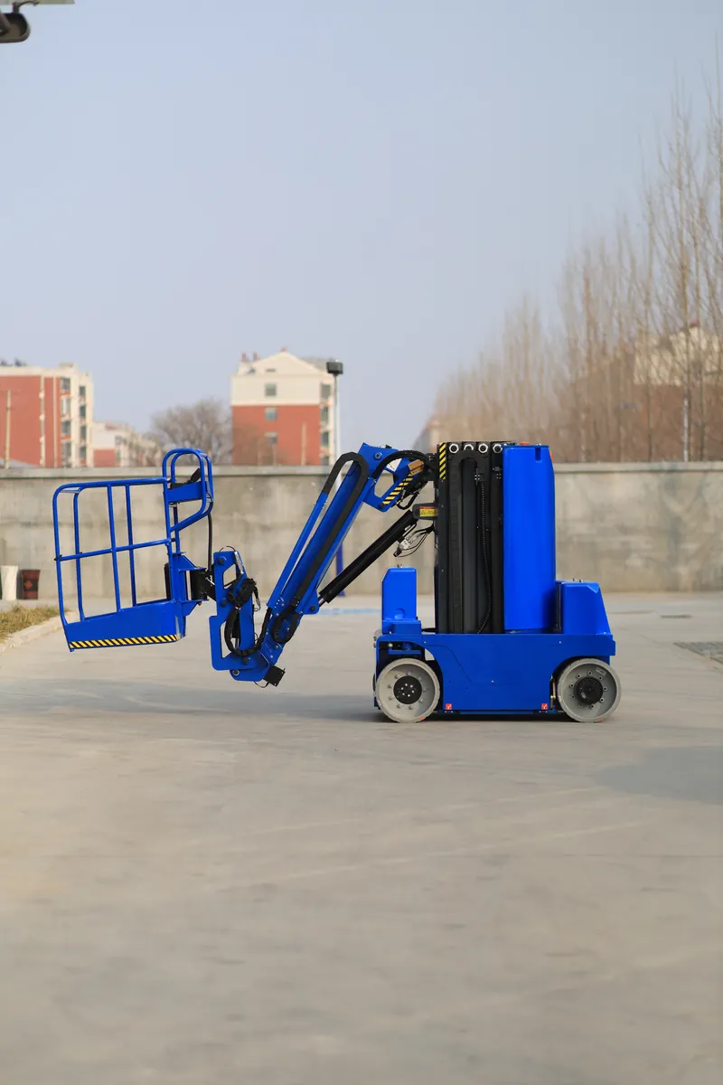 Vertical Mast Lift with Jib